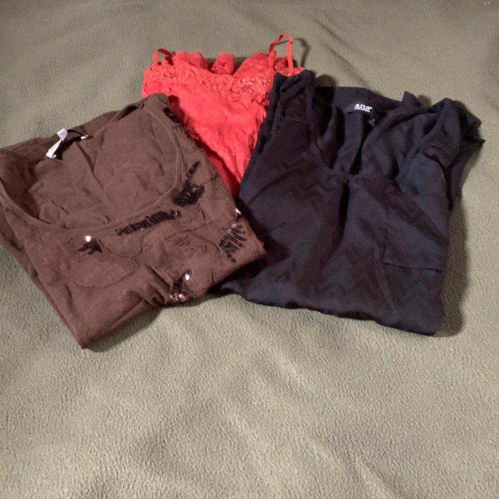 Lot of 3 tank tops. Brown, orange and black. Size Medium.